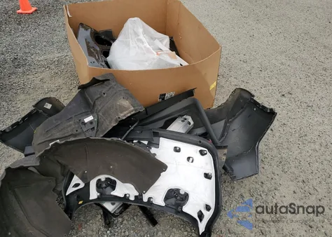 2024 Tesla Model Y из США, поврежденный, VIN 7SAYGDEF2RF155380